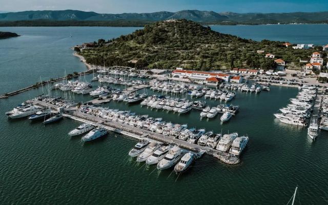 Hotel Stomorin-Marina Hramina