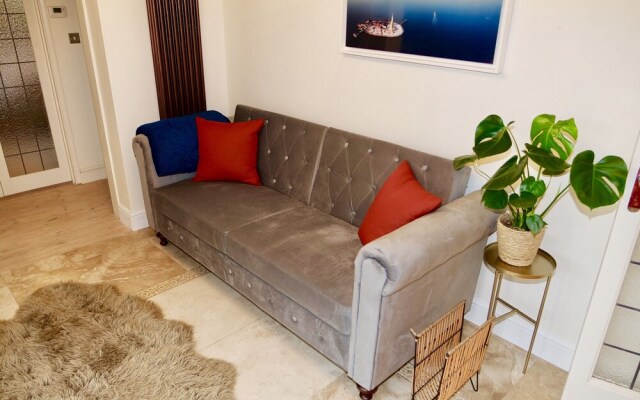 Deluxe 4/5 Bed Hot Tub Cinema Room 15