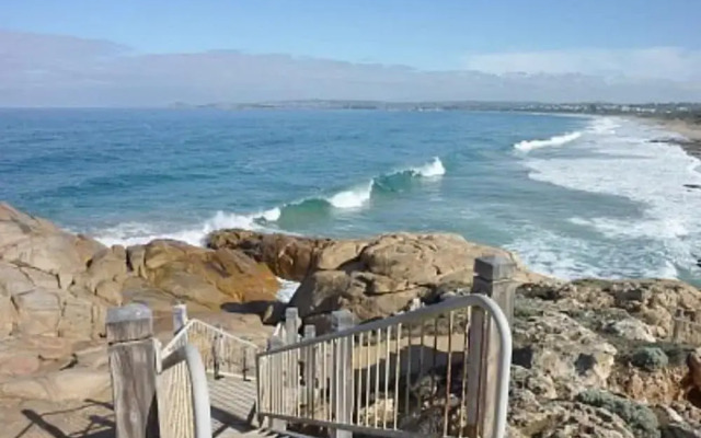 South Seas - Port Elliot Beachfront Apt - Wifi