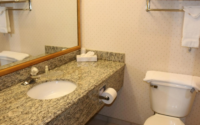 Gray Wolf Inn & Suites