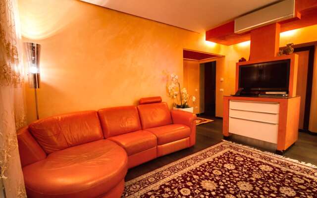 Home Holiday Magenta