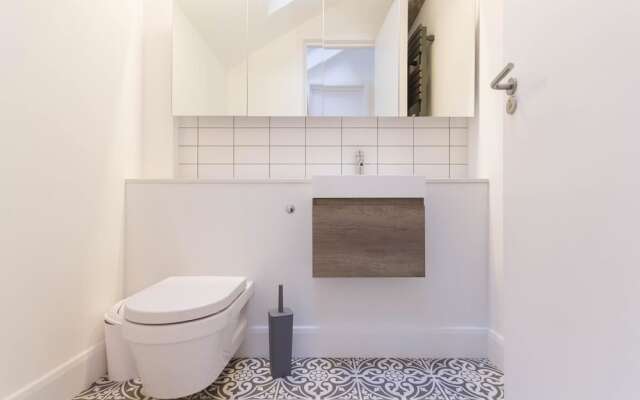 NEW 3 Double Bed House Ravenscourt Park Zone 2