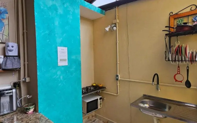 Quarto 100m da praia Pereque