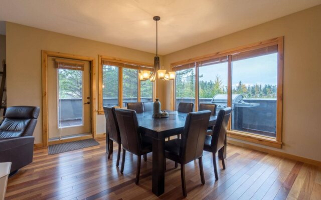 Rundle Cliffs Lodge by Spring Creek Vacation