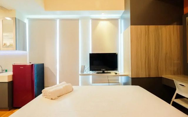 Great Location Studio at Tree Park Apartment