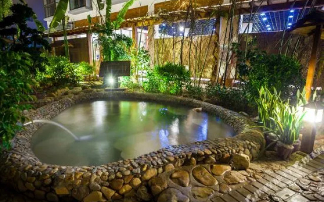 Linyu Huaxi Hot Spring Holiday Hotel