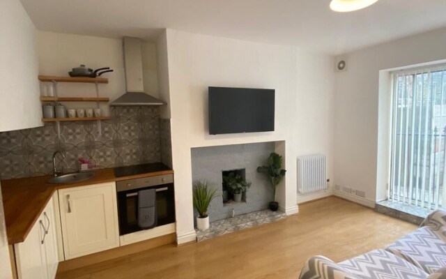 Remarkable Apartment in Oxton With Outside Space