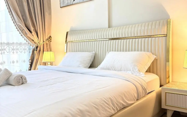 Tranquil 1BR Escape With Pool View in Meydan