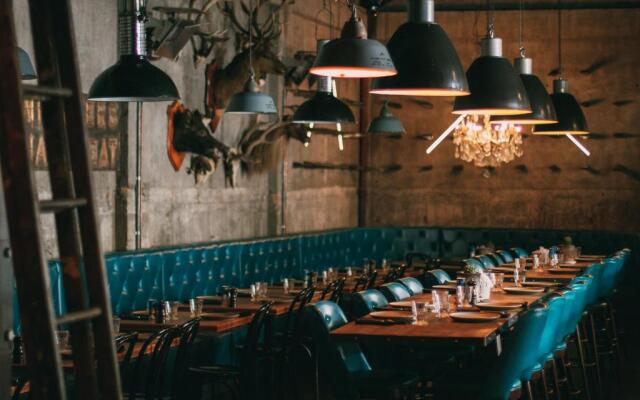 King and Queen Hotel Suites