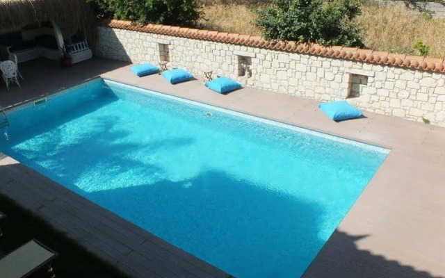 Nobela Hotel