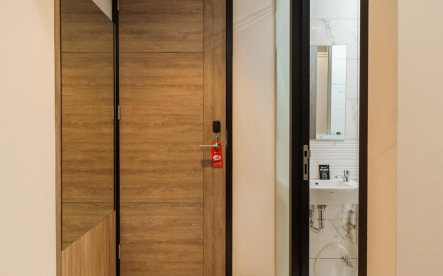 RedDoorz Plus near Senayan City