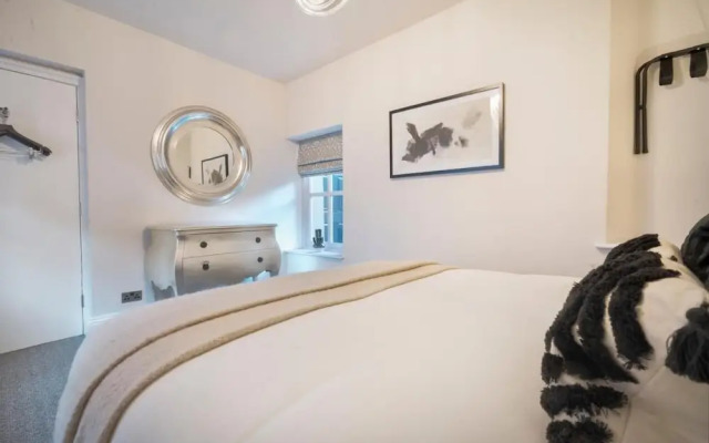 Courtyard Apartments