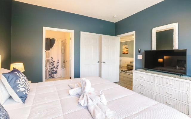 3 Mi to Barefoot Landing: Condo w/ 2 Pools!