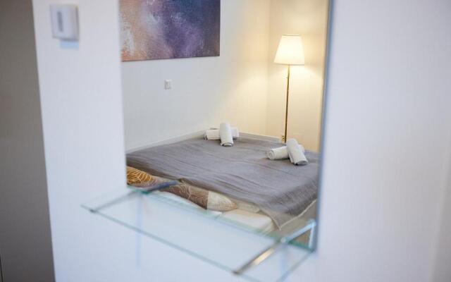 Nice Studio Close To Metro III