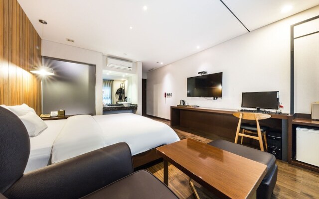 F HOTEL Yeongdeungpo