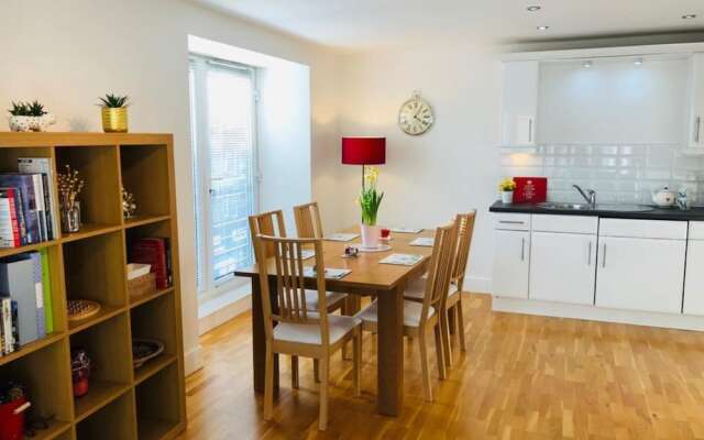 Remarkable 2 Bed Apartment in Edinburgh