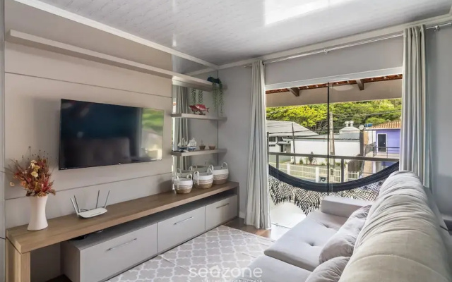 Apt w/ Balcony, 3 Bedrooms Close to Beach Rsu3842