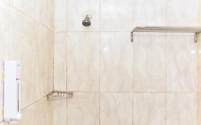 Reddoorz Plus near Makassar Town Square