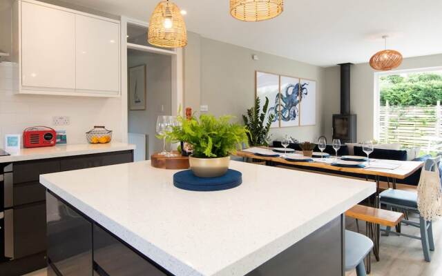 Bosham 3 BR Beach House With Garden Playhouse