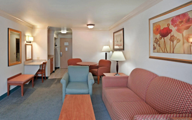 Holiday Inn Express & Suites Burlington by IHG