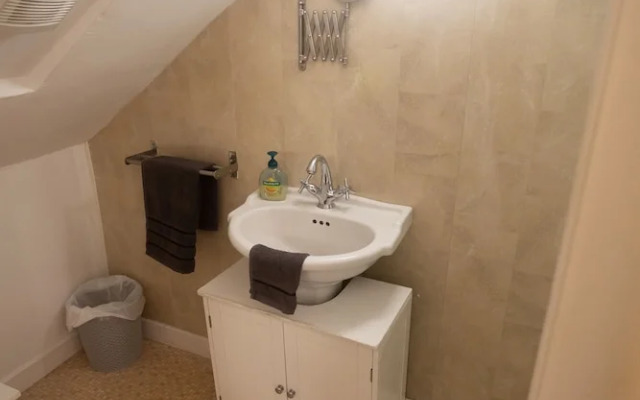 Sandgate 2-bed Apartment in Ayr Central Location