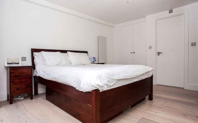 Spacious East London 2 Bedroom Apartment Sleeps 4