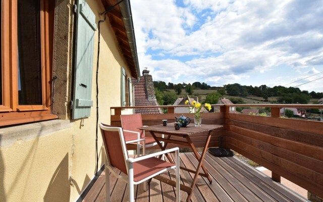 Cozy Holiday Home in Joncy with Valley View