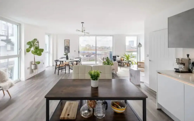 Stylish London Flat - Private Terrace - City View