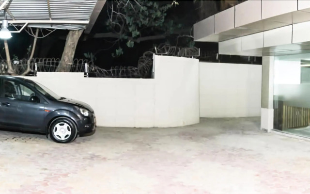 Golden Chariot The Boutique Hotel, Andheri