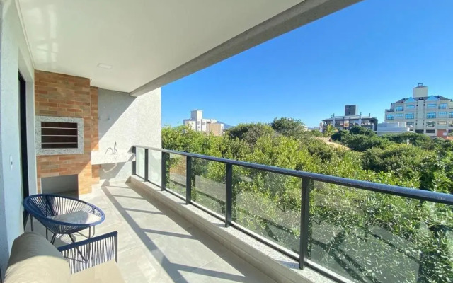 223F - Belíssimo Apartamento em Canto Grande