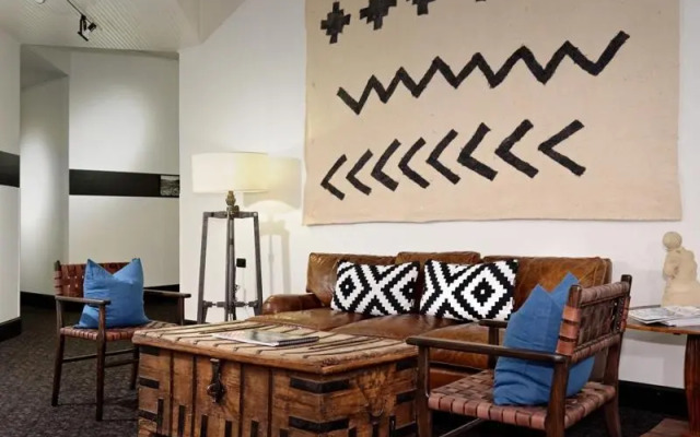 Independence Square 308 Top Floor Hotel Room with Ideal Downtown Location