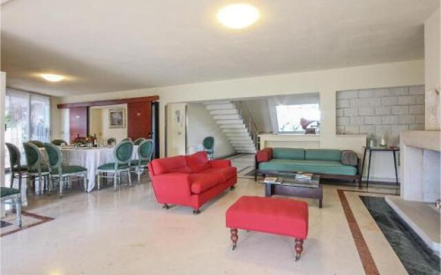 Four Bedroom Holiday Home in Vittoria