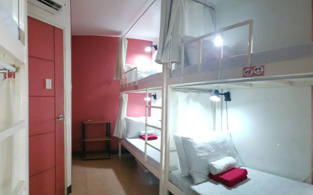 Crossroads Hostel Manila