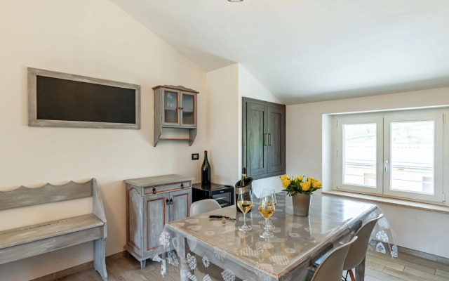 Rural apartment in Matelica with shared pool