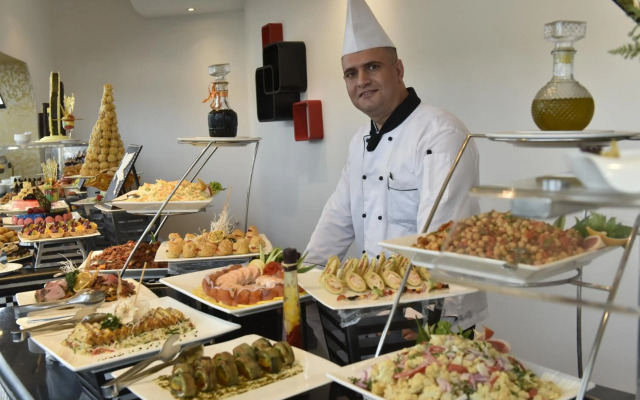 Awaliv International Hotel
