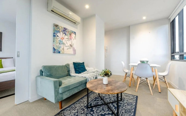 Best view 2BR1BA 40+floor in CBD+ Balcony +wifi