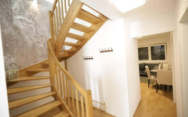 Charming Flat & Balcony near CentralStation Apt15