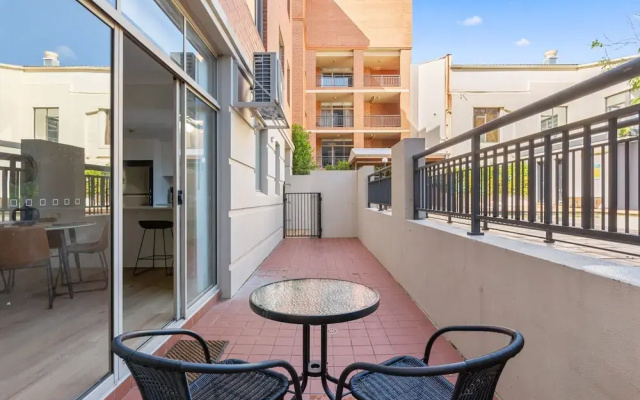 Stylish 2-bed Apartment With Pool in Camperdown