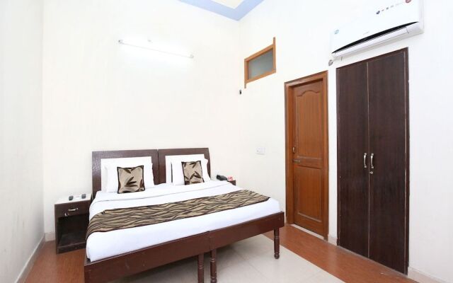 OYO 7609 Hotel Dolphin