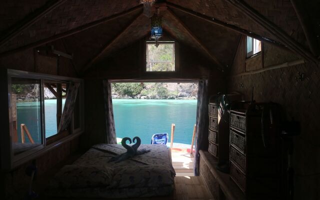 Paolyn Floating House Restaurant