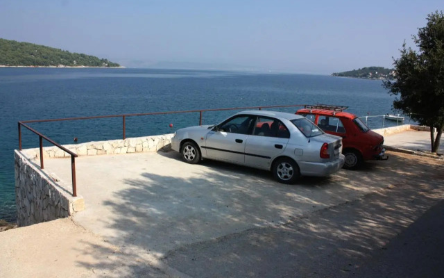 Apartments by the sea Necujam, Solta - 5182
