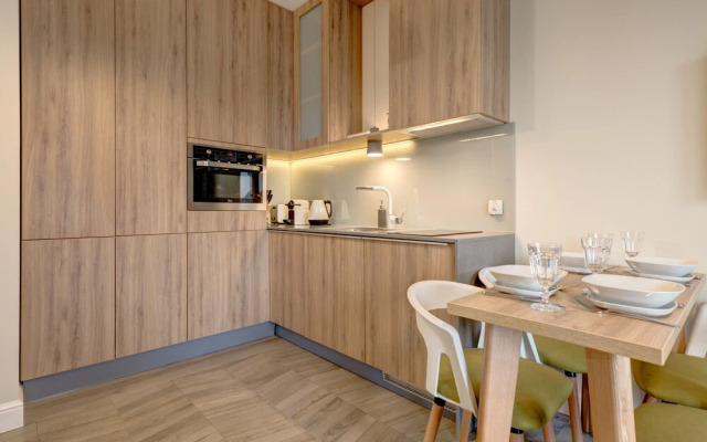 Live & Travel Apartments