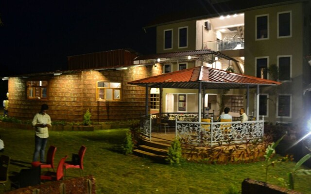 OYO 11898 Hotel Vhyomaan