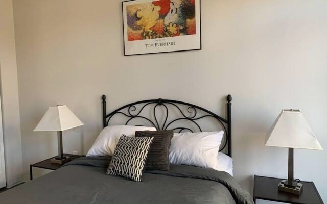 Modern 2 Bedroom on Riverfront w Parking