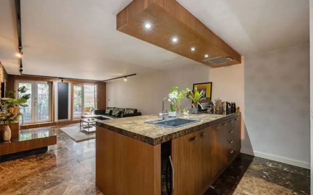 Deluxe Apt 24 7 Security Private Terrace