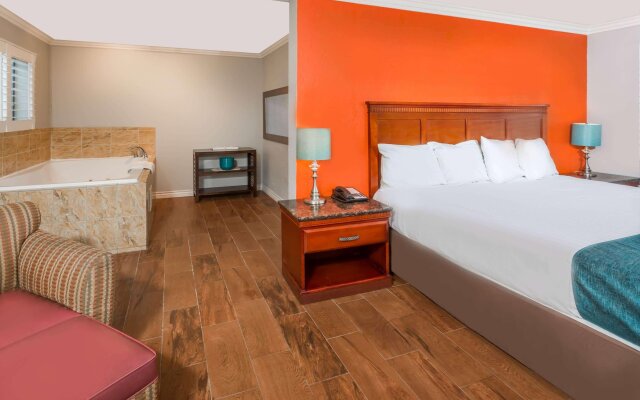 Howard Johnson Hotel & Suites by Wyndham Orange