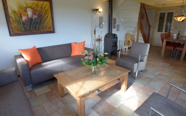 Lovely Child-friendly Holiday Home in Texel near Sea