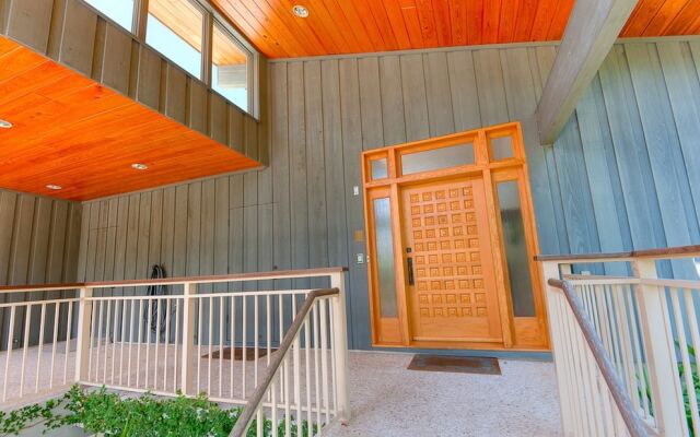 Hunters Point Apartment 6