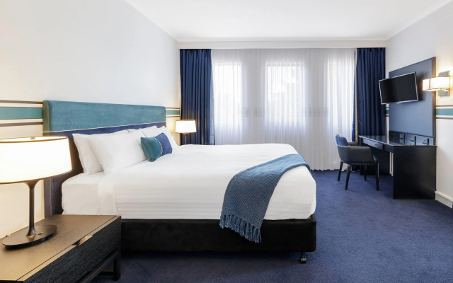 Ramada by Wyndham Diplomat Canberra
