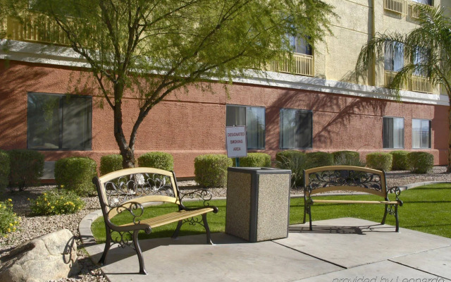 Red Roof Inn PLUS+ Tempe - Phoenix Airport